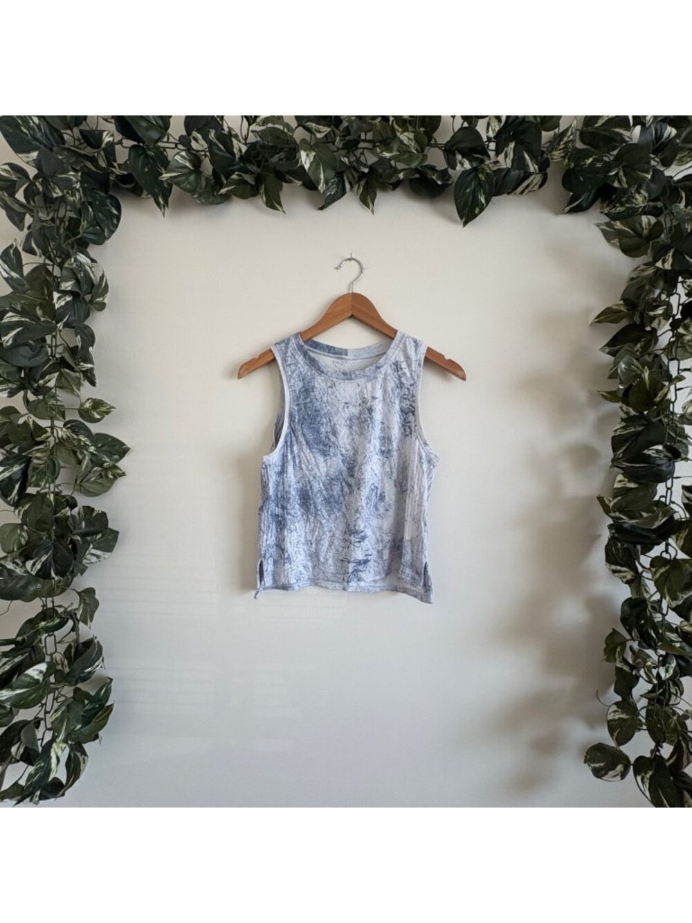 Lululemon Athletic Train To Be Tank White Blue Tie Women’s Size 4
